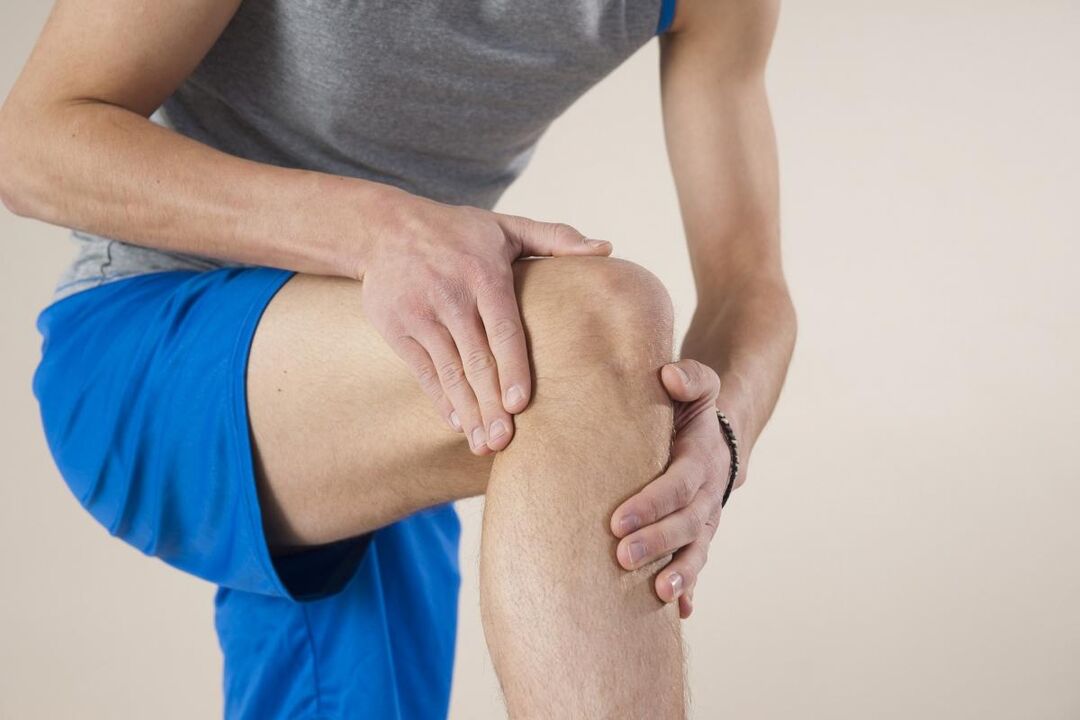 The first pain and stiffness in the joint due to arthrosis is attributed to sprained muscles and ligaments